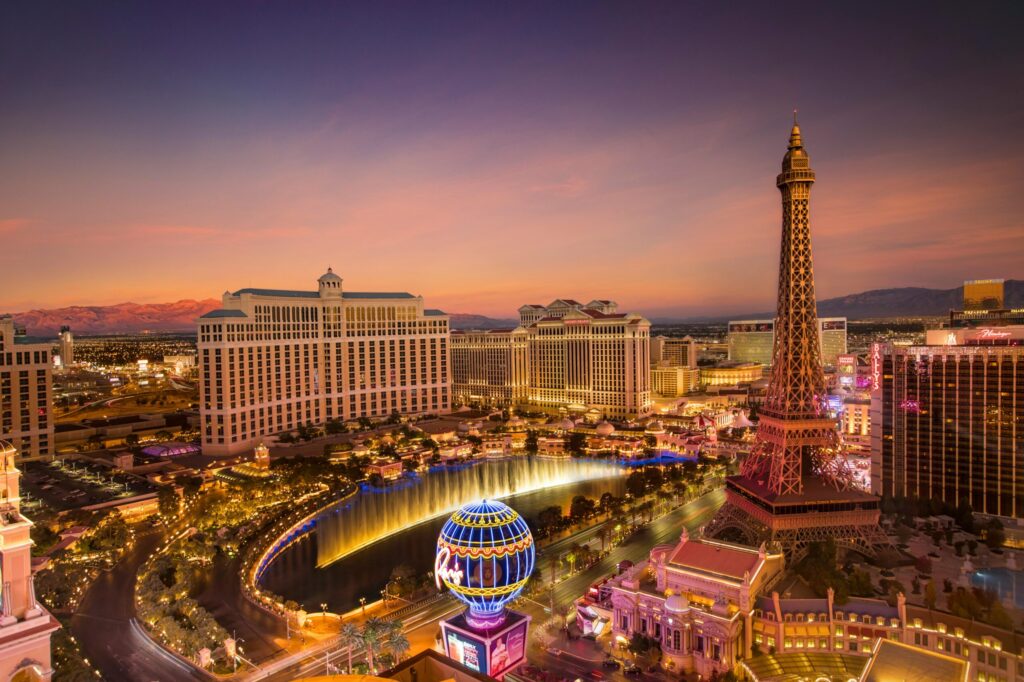 vue de Las Vegas avec l'hôtel Paris en premier plan