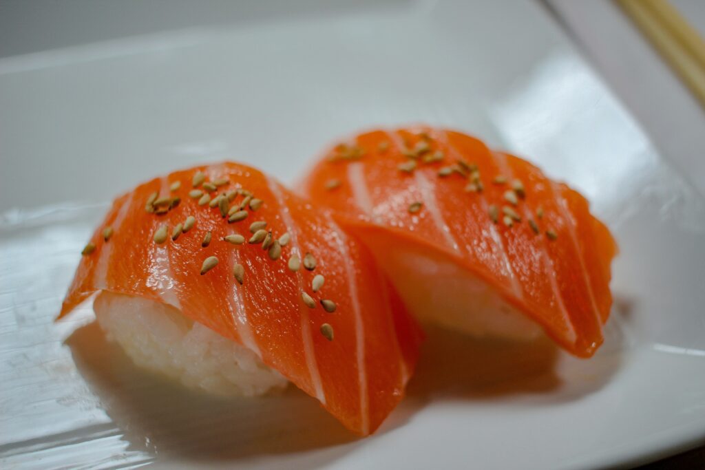 sushi nigiri au saumon de chez Sugarfish à Los Angeles